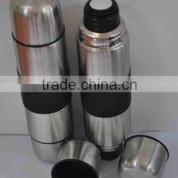 Stainless steel vacuum flask with two covers