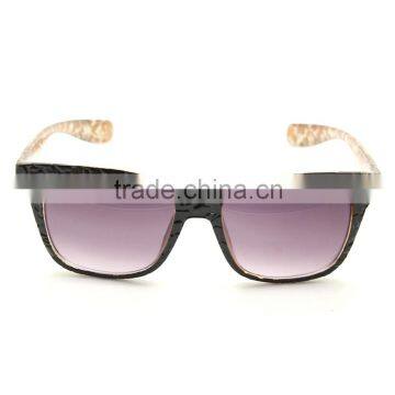 2016 Newly Released Square Frame Relief Plastic Sunglass