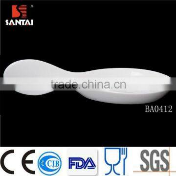 2012 New designed Durable white porcelain service spoon