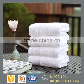 Wholesale hotel White dobby border bath towel