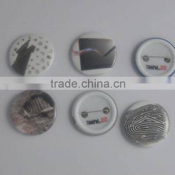 Popular promotional gifts - plastic pin badge / back printing 2c