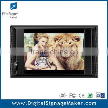 Retail store wall mounted wide screen 10 inch multi touch screen lcd digital advertising kiosk