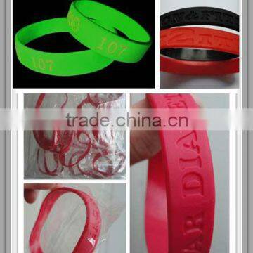 2013 yiwu cheapest silicone wristbands for wholesales                        
                                                Quality Choice