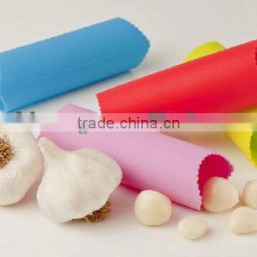 Various Color Easy Kitchen Tool Magic Silicone Garlic Peeler photo-2