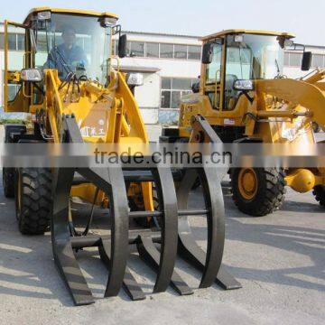 1.6 t loader completted with log grapple and pallet forks