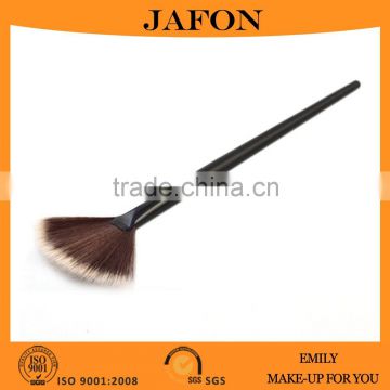 1Pc Portable Slim Fan Brush Professional Makeup Brush