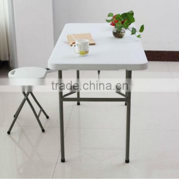 4-foot plastic folding table