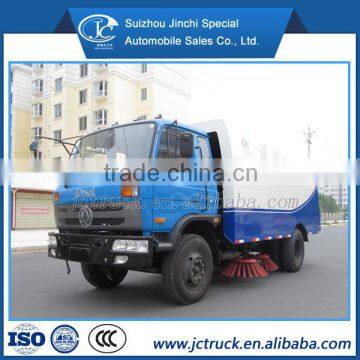 vacuum road sweeper truck with sweeping brushes