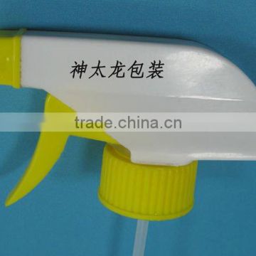 white/yellow plastic cosmetic trigger sprayer