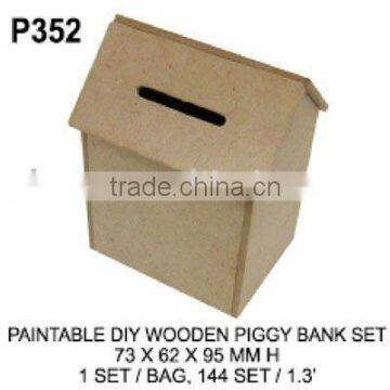 P352 PAINTABLE DIY WOODEN PIGGY BANK SET