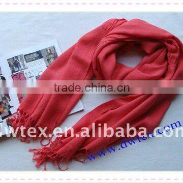 Pashmina scarf of plain red viscose muslim pattern