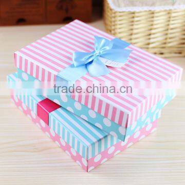 Rectangle cardboard gift packaging box with bow