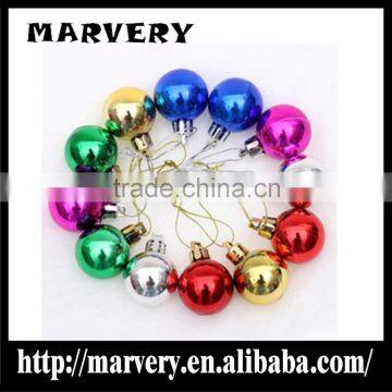 Christmas Decorating the Christmas Tree to Hang Christmas Ball Pendant