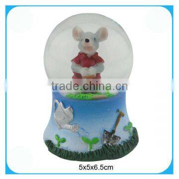 Mouse resin snow globe water globe