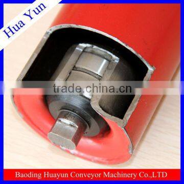 conveyor roller with different labyrinth seals/roller wheel