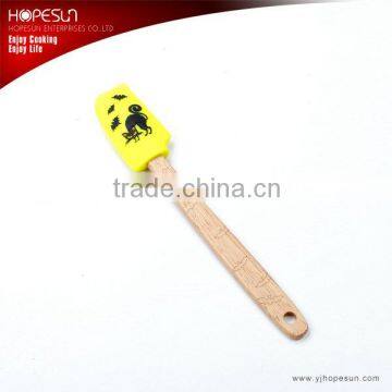 Food Grade Hot Sale Wood Handle Printing Pattern Silicone Halloween Spatula