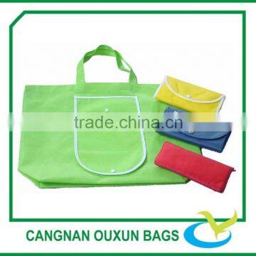 Hot promotional ergonomic nonwoven folded gift shopping bag