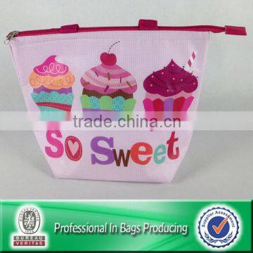 Outdoor fitness nonwoven disposable cake cooler bag