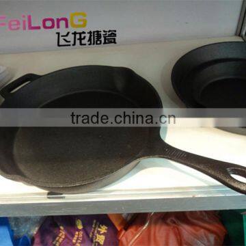 cast iron frying pan with long handle