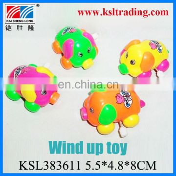 plastic wind up pig toys for children