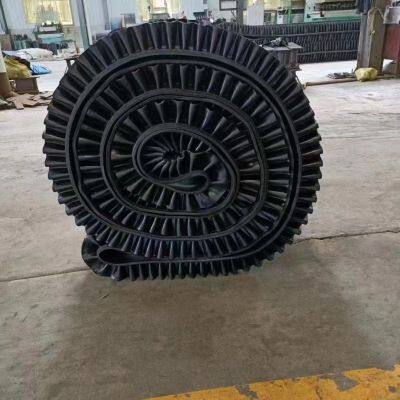 Heat resistant sidewall conveyor belt