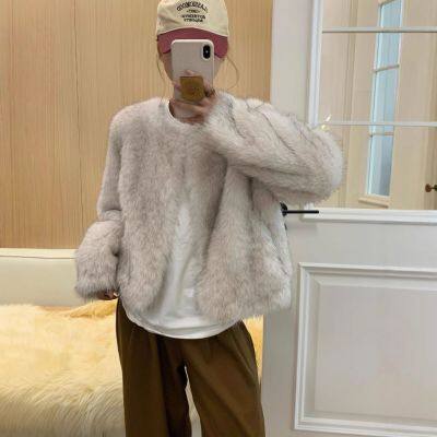 Europäisches Marken-Kurzmantel aus umweltfreundlichem Kurzhaar für Frauen, neues Winter-2024-Design aus Faux-Fuchsfell, klein und jugendlich photo-3