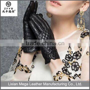 Wholesale low price high quality black tight sheep leather gloves with check pattens