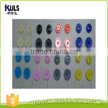 Colorful wholesale plastic clothes snap botton and rivets for garment