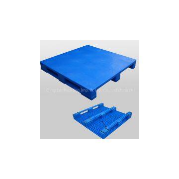 Industry plastic pallet with 3 runners and open deck