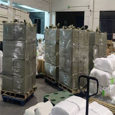 Доставка контейнерным судном в порт требует предоставления комплексных услуг, включая сборку груза на сухом контейнерном терминале, перевозку на полуприцепе и таможенную декларацию