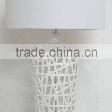 energy saving resin wedding table lamps with pierced lamp stand and white cylinder fabric lamp shade