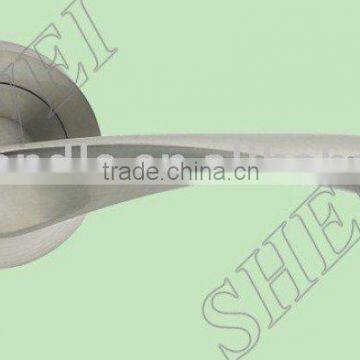 AL-6336 SN aluminium door handle on rose