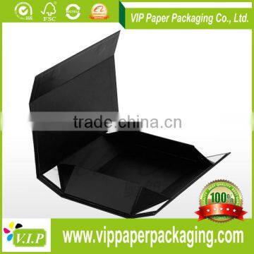 Decorative folding paper box, folding box with magnetic closure