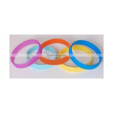 custom yiwu 202mm*12mm*2mm silicone bracelet