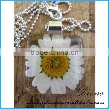 Low MOQ Resin Real Flower Necklace Herbarium Pendant photo-3