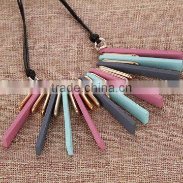 Zm34532a Wholesale Wooden Necklace Simple Classic Jewelry Statement Necklace