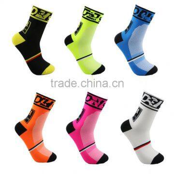 Supply custom Logo OEM high Breathable Mens Coolmax Cycling Running Sport Socks