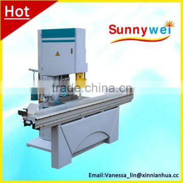 Horizontal sliding table band saw for wood