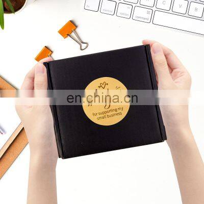 Экологически чистая упаковка из картона в черно-золотом цвете — коробки для одежды, обуви и косметики с индивидуальным логотипом, прочные для отправки по почте photo-2