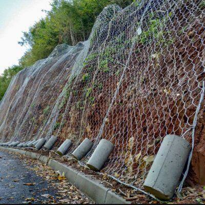 High Tensile Strength Double Twist Geogrid Rockfall Netting Plain Wire Mesh for Hydraulic Works Custom Cutting Manufacturer