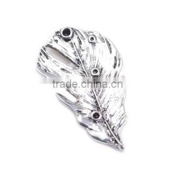 Wholesale Zinc Alloy Leaf Pendant