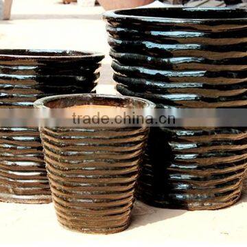 shinny black ceramic pots