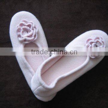 Cashmere shoes with flower