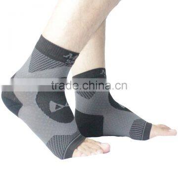 2017 New Breathable Plantar Fasciitis Socks Compression Foot Sleeves photo-3
