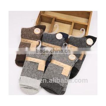 2015 fashion business casual style combed wool men socks