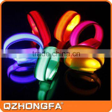 2016 New fashion luminous bracelets LED slap band with various colors                        
                                                Quality Choice