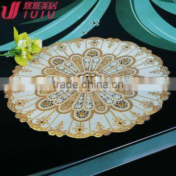 lace doilies / round pads