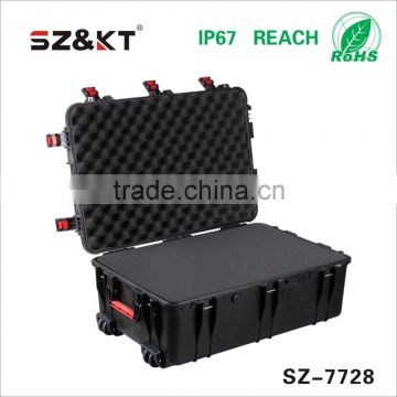 High quality plastic carrying case with wheels