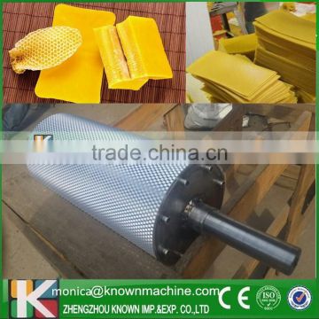 Roller for beeswax foundation sheet/wax foundation sheet roller