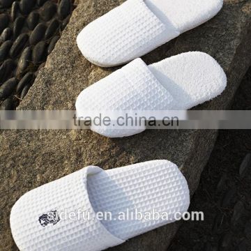 Wholesale Cheap EVA Sole Waffle Hotel Indoor White Slipper with Logo